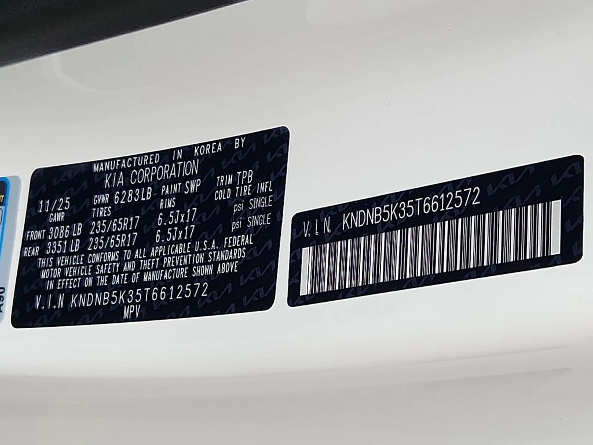 Kia Carnival LXS FWD 2026 — side view