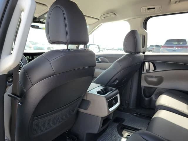 Kia Carnival LX FWD 2027 — side view