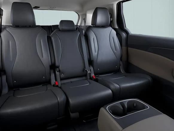 Kia Carnival LX FWD 2026 — side view