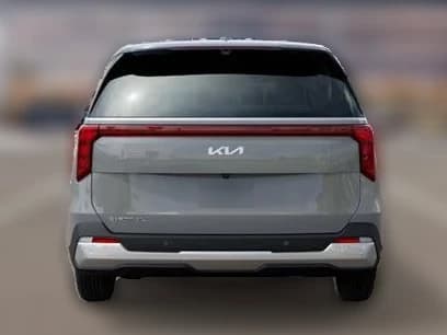 Kia Carnival LX FWD 2027 — side view