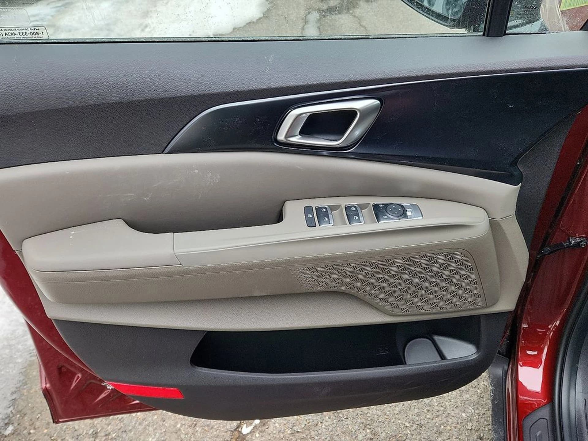 Kia Carnival Hybrid LXS FWD 2026 — side view