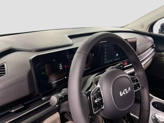 Kia Carnival Hybrid LXS FWD 2026 — side view