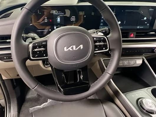 Kia Carnival Hybrid LXS FWD 2026 — side view