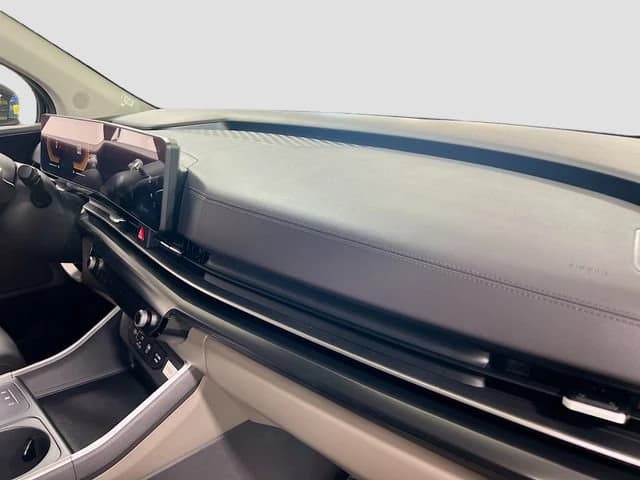 Kia Carnival Hybrid LXS FWD 2026 — side view