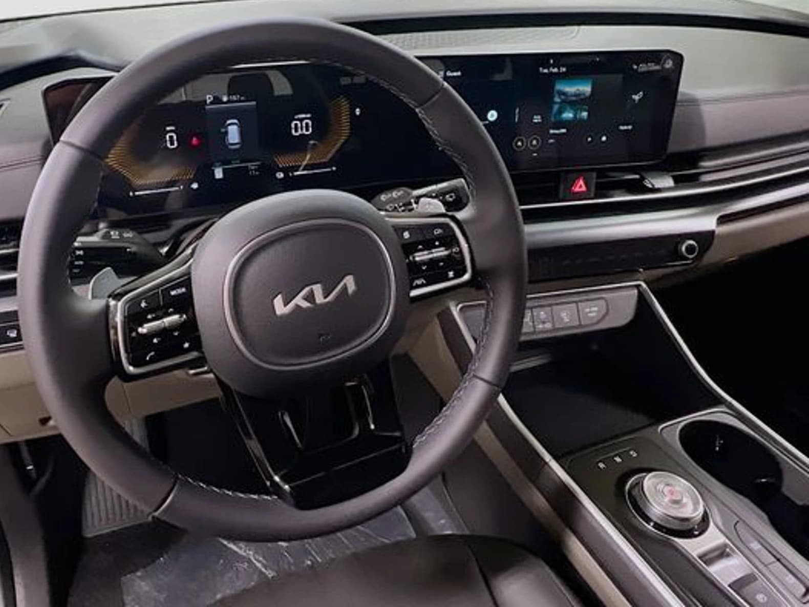 Kia Carnival Hybrid LXS FWD 2026 — side view