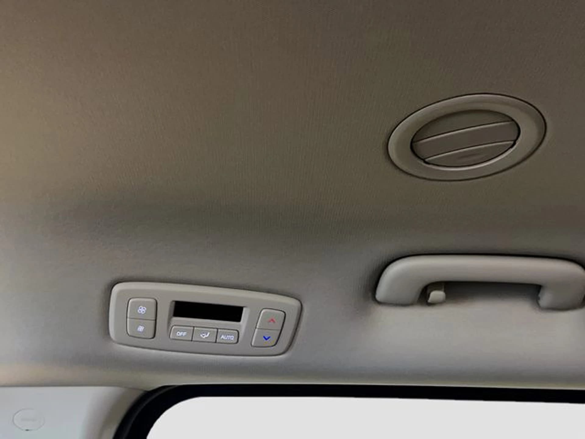 Kia Carnival Hybrid LXS FWD 2026 — side view