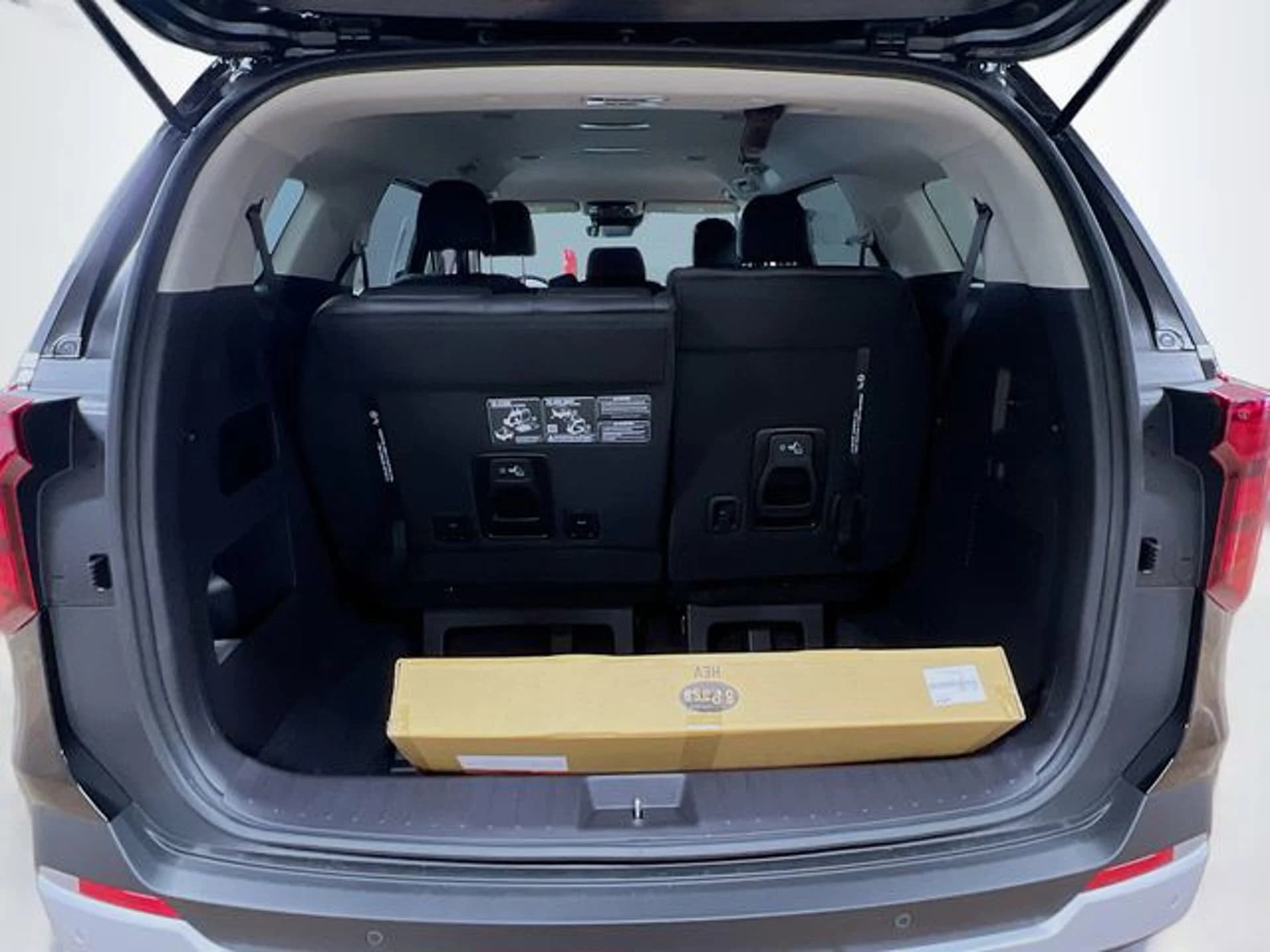 Kia Carnival Hybrid LXS FWD 2026 — side view