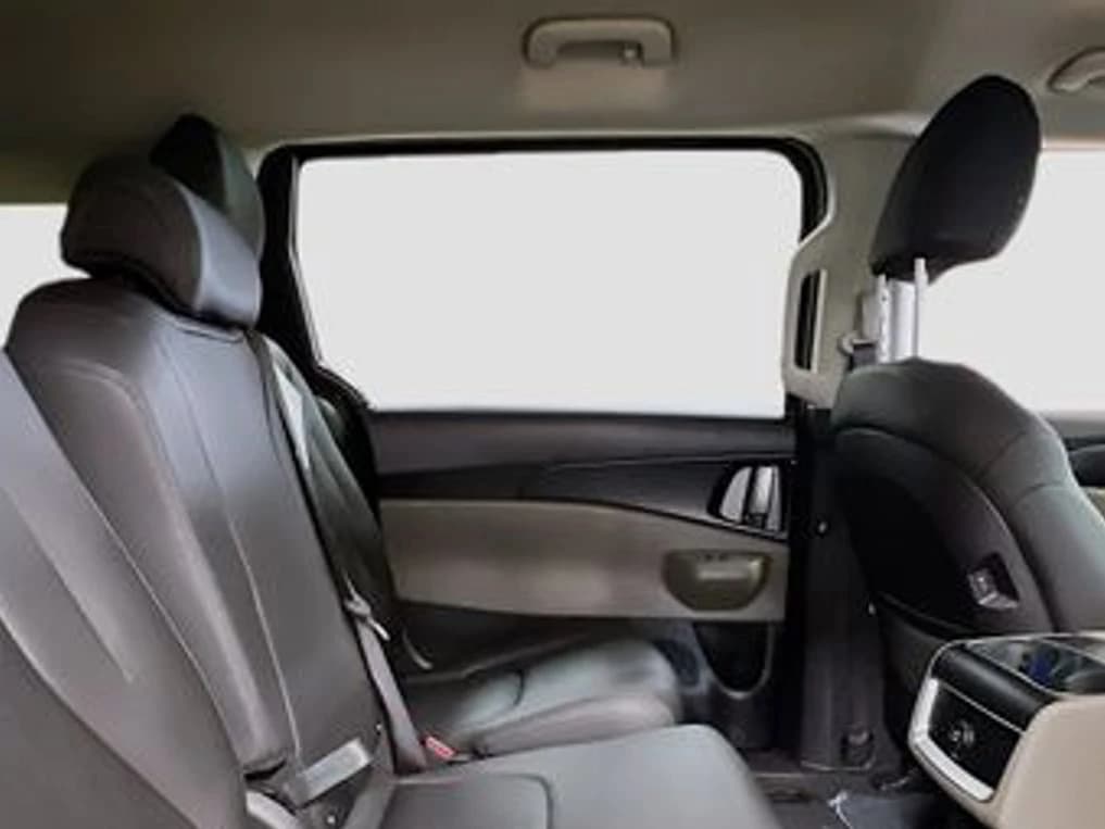 Kia Carnival Hybrid LXS FWD 2026 — side view