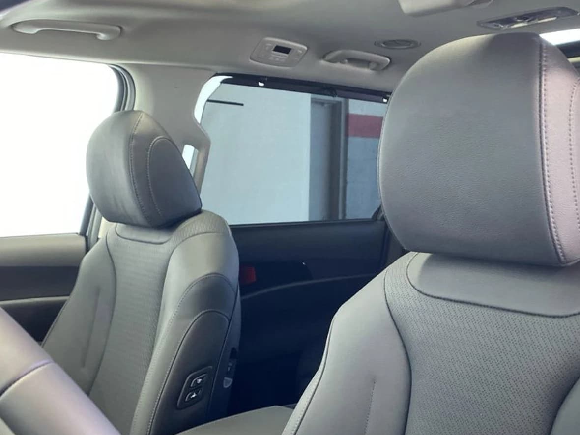 Kia Carnival SX Prestige FWD 2026 — side view