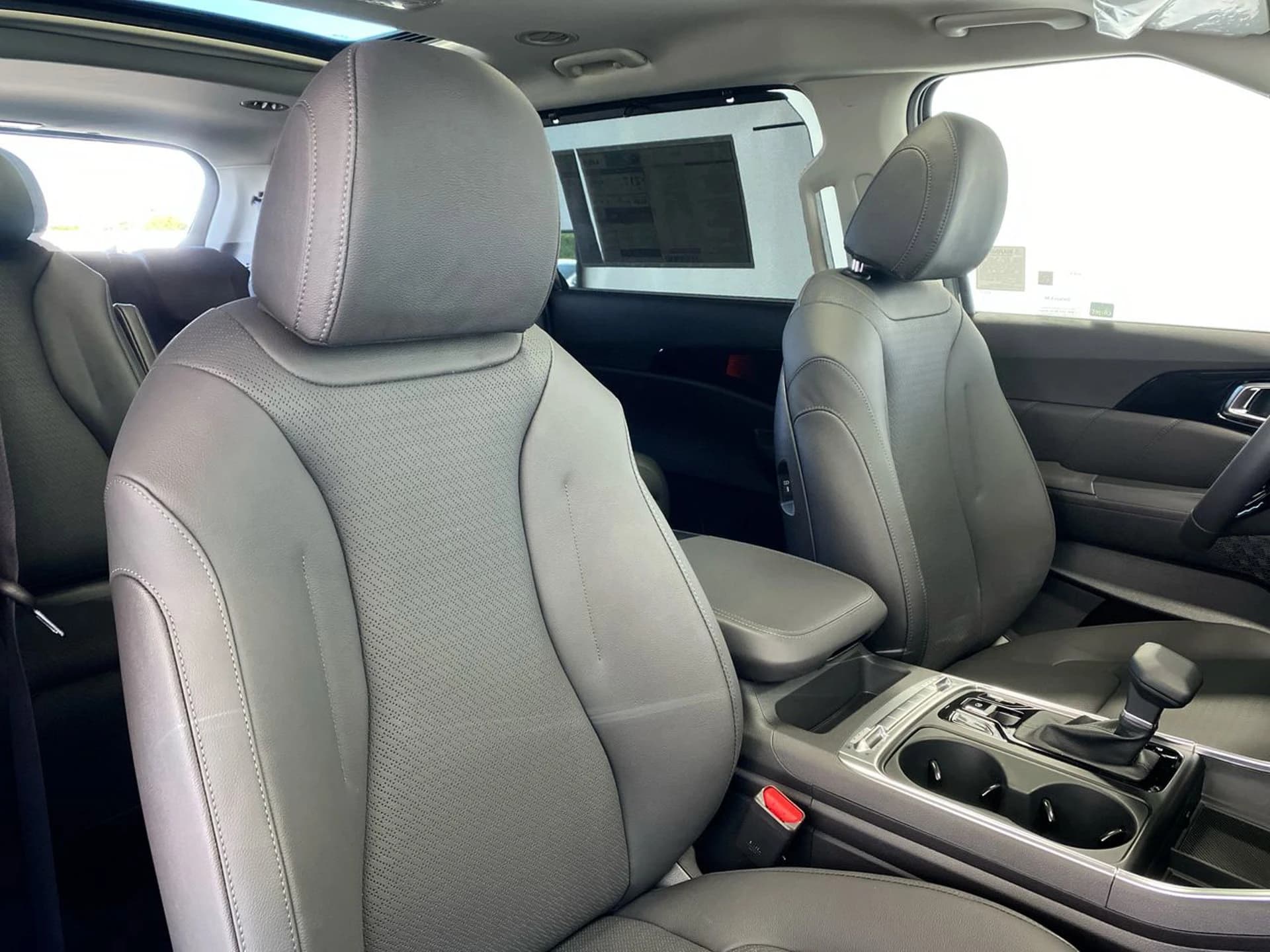 Kia Carnival SX Prestige FWD 2026 — side view