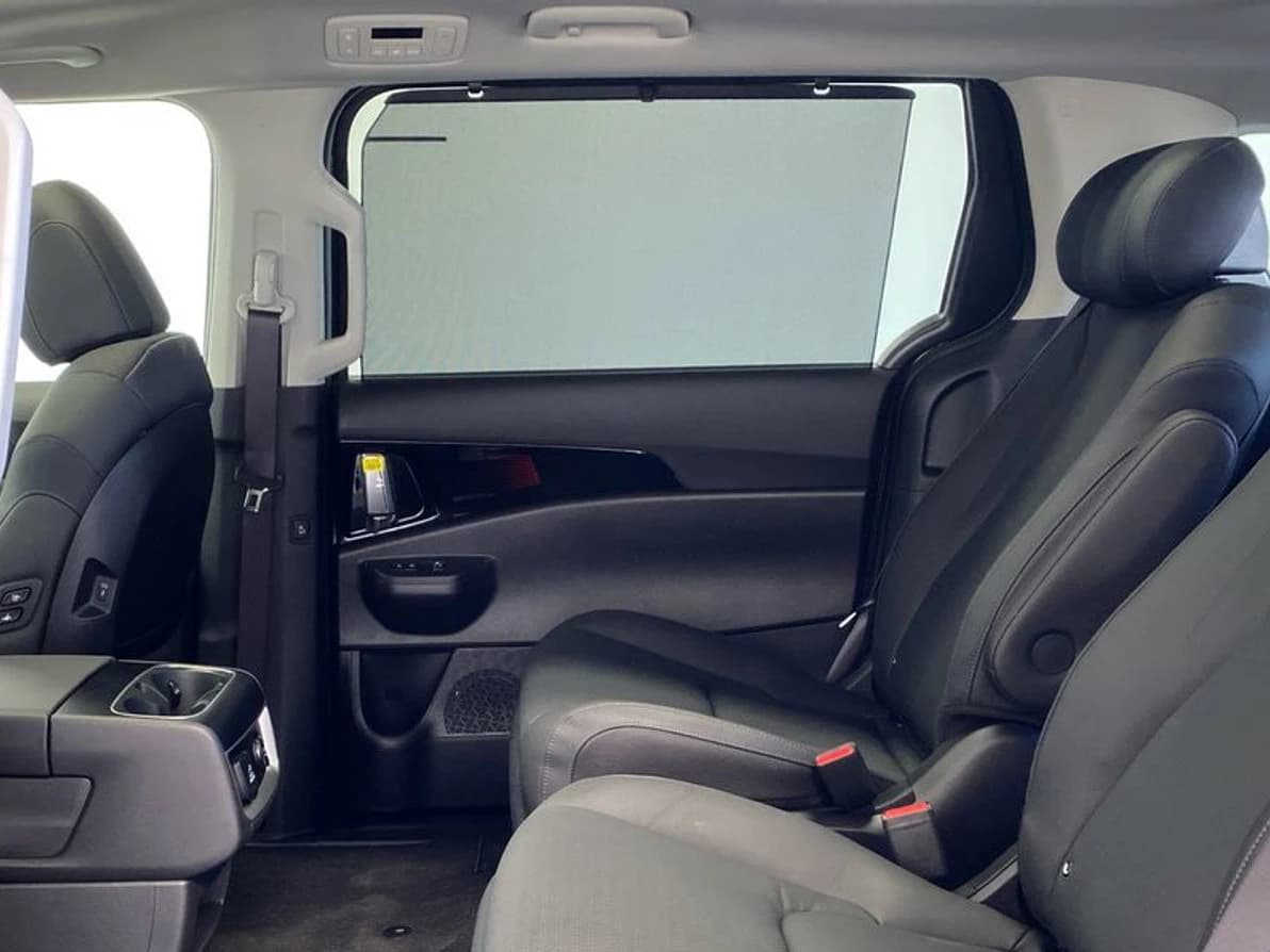 Kia Carnival SX Prestige FWD 2026 — side view