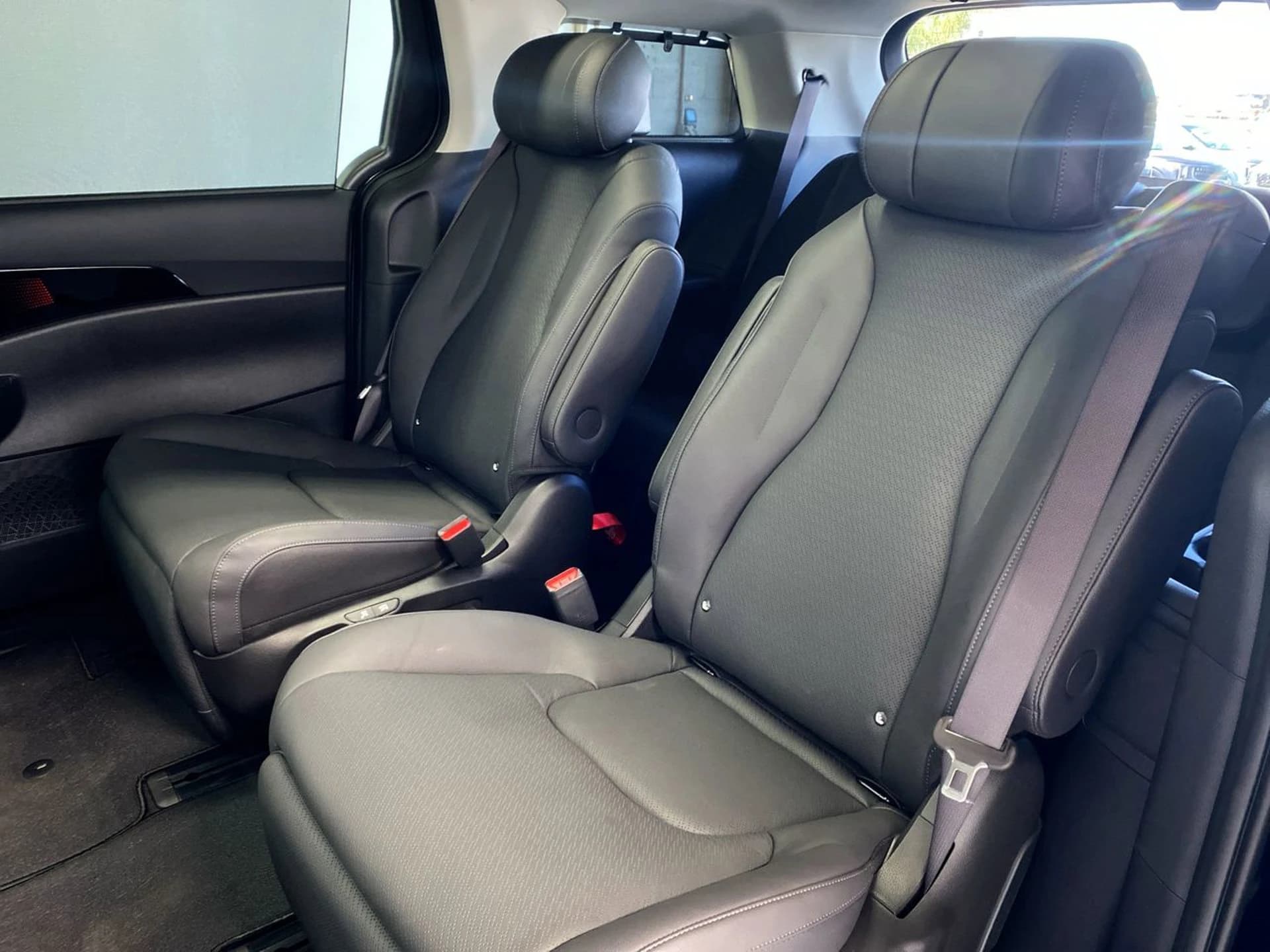 Kia Carnival SX Prestige FWD 2026 — side view