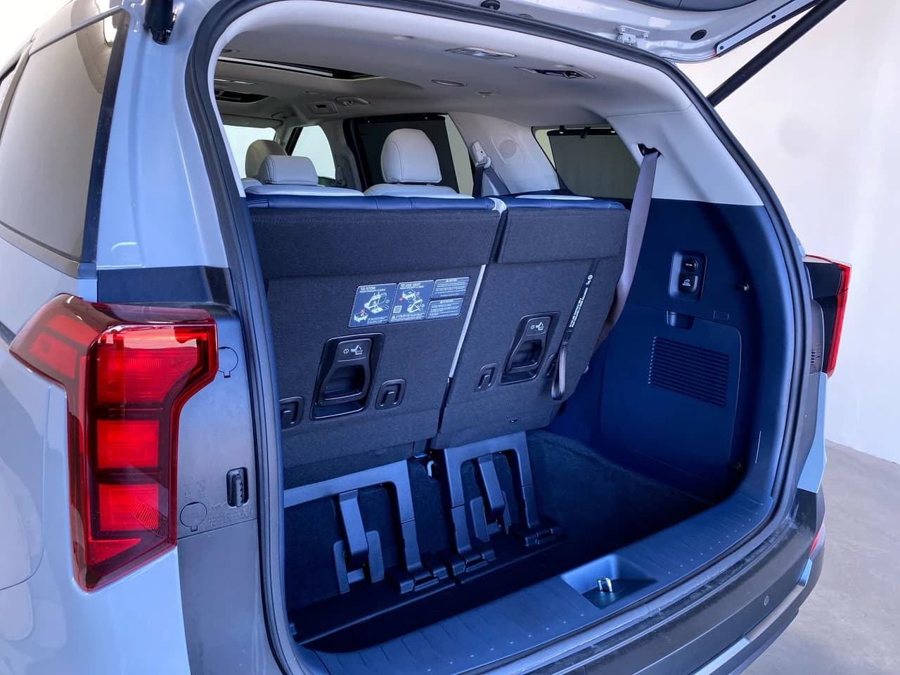 Kia Carnival SX FWD 2027 — side view