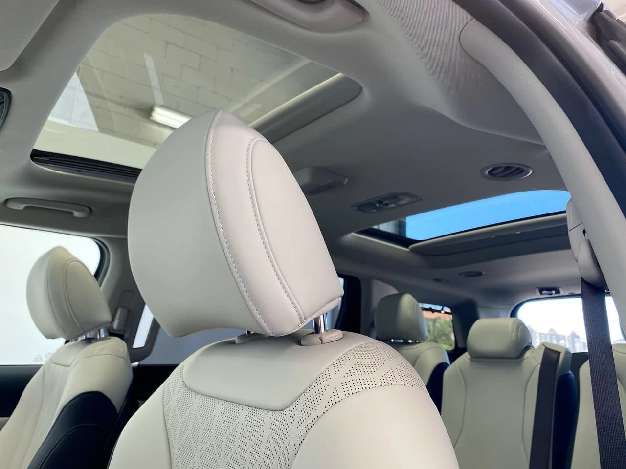 Kia Carnival SX FWD 2027 — side view