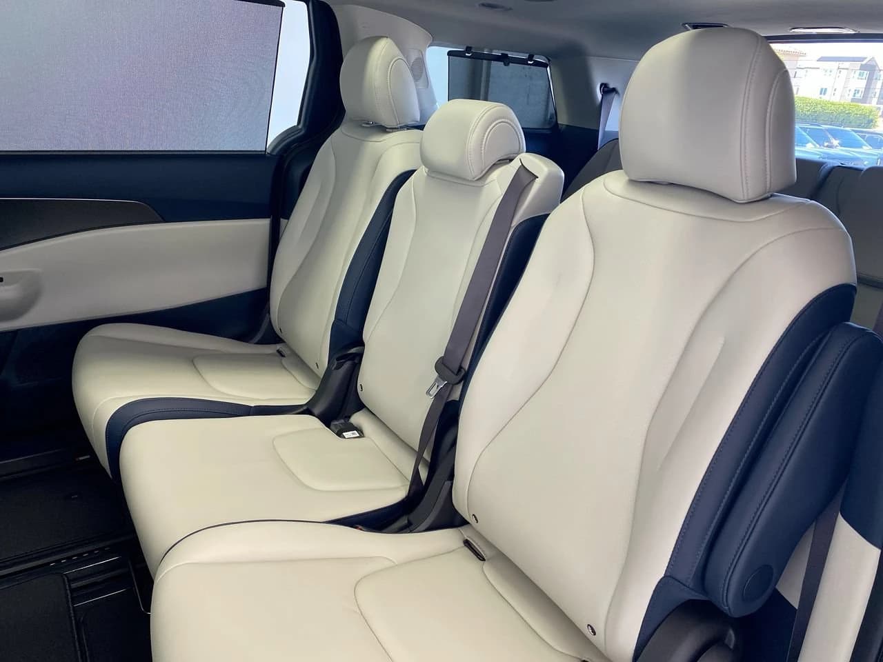 Kia Carnival SX FWD 2027 — side view