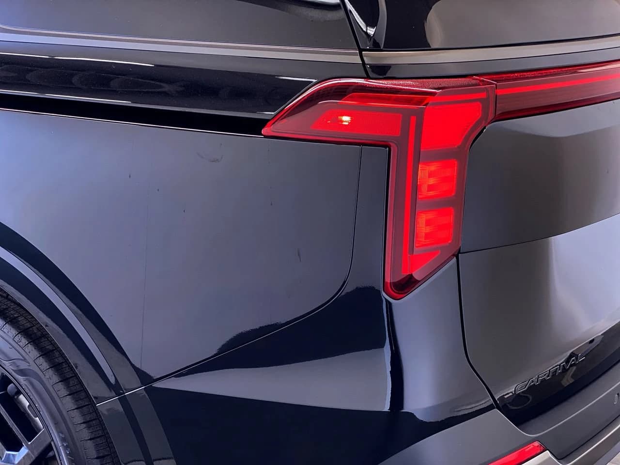 Kia Carnival SX FWD 2027 — side view