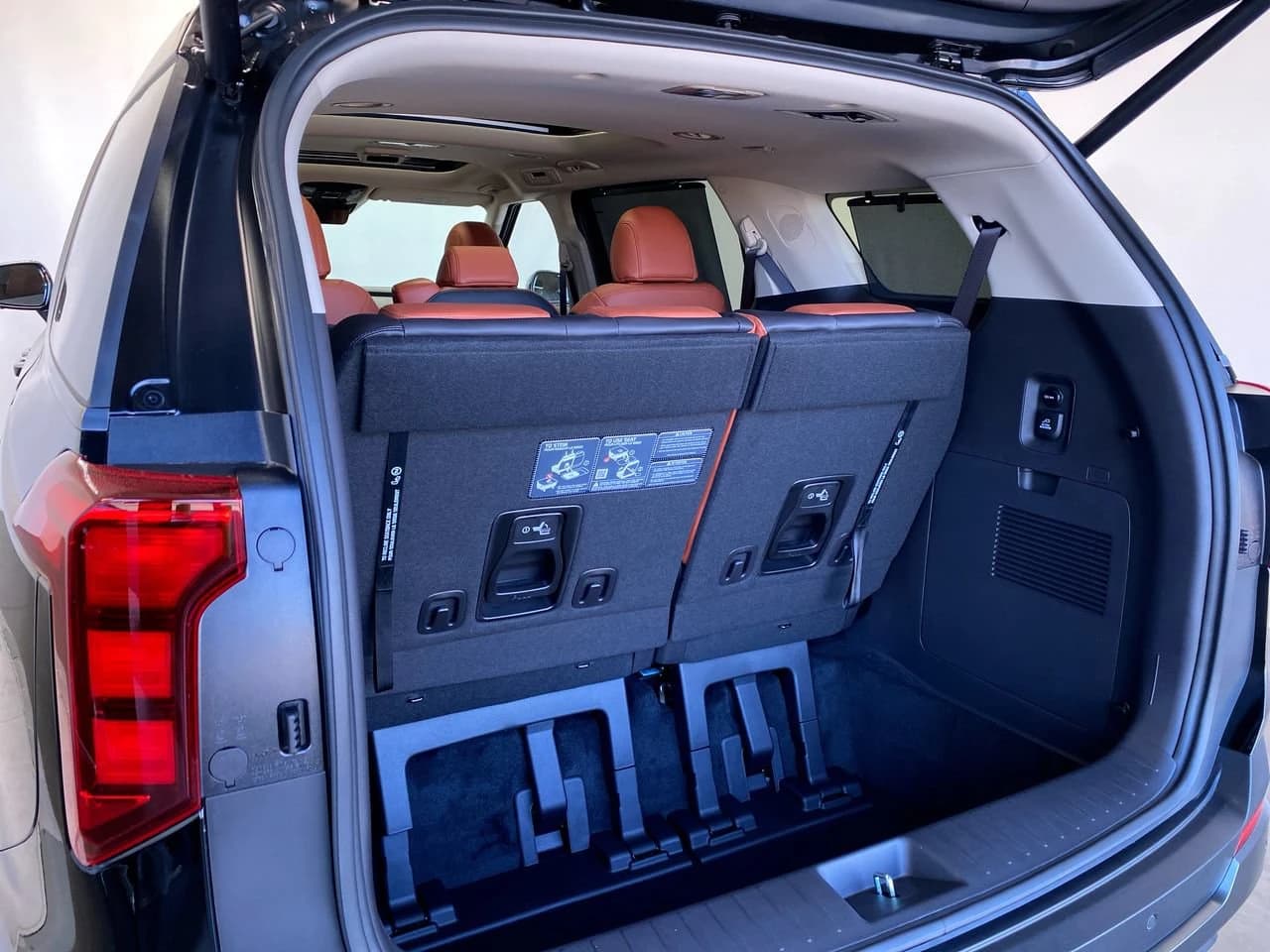 Kia Carnival SX FWD 2027 — side view