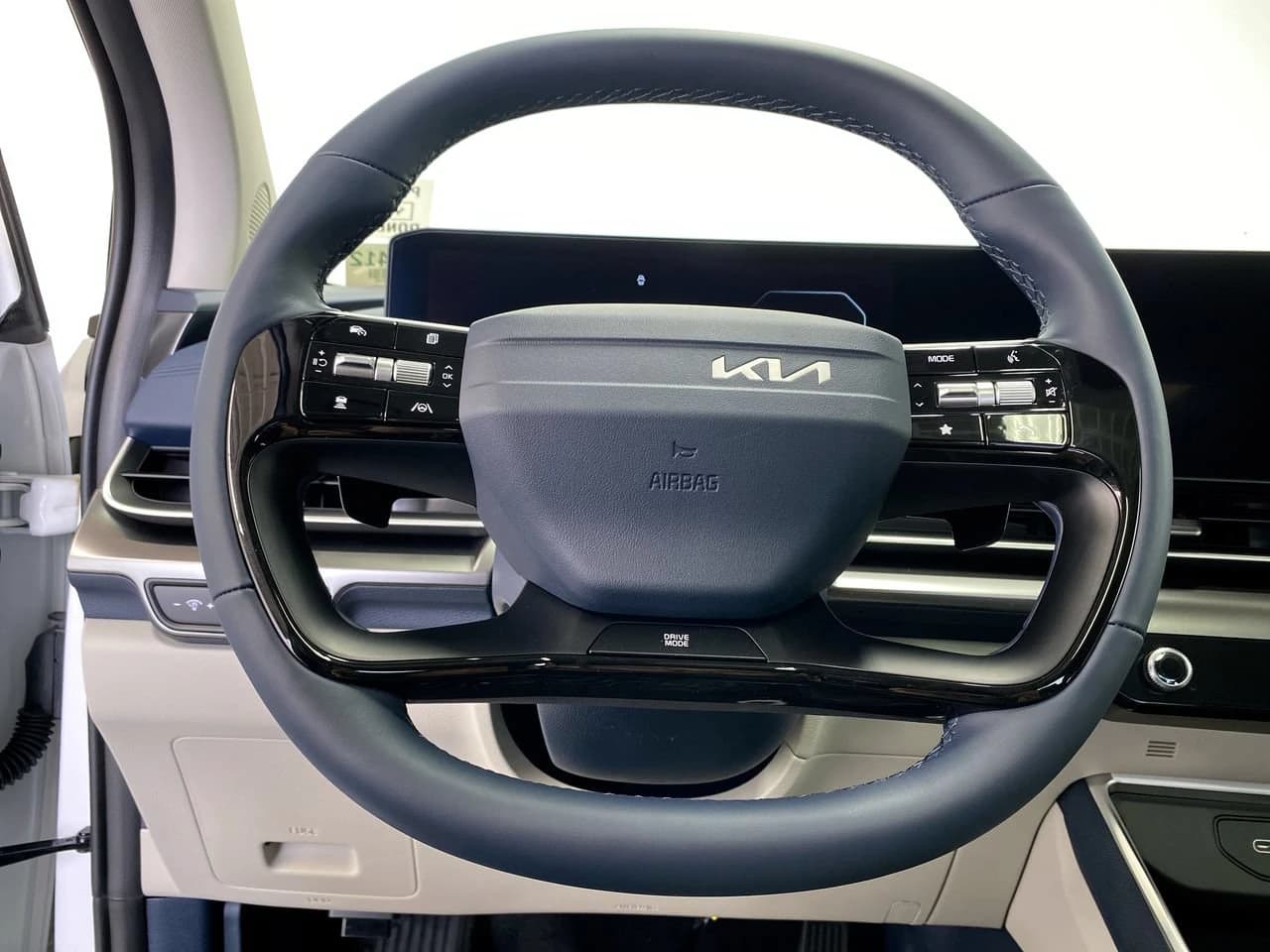 Kia Carnival Hybrid SX FWD 2027 — side view