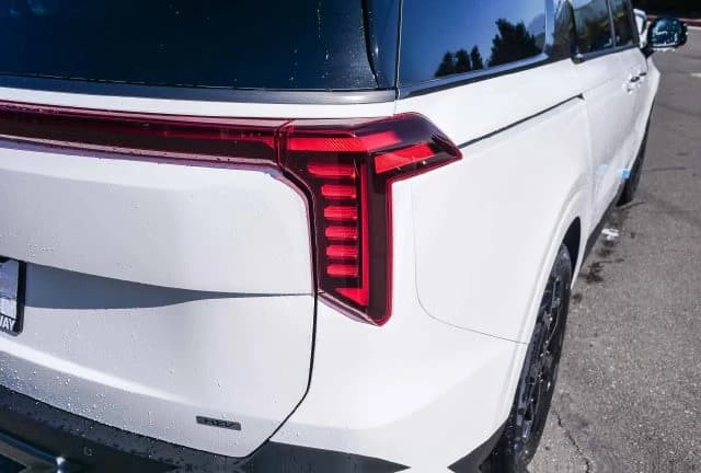 Kia Carnival Hybrid SX Prestige FWD 2026 — side view