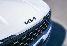 Kia Carnival Hybrid SX Prestige FWD 2026 — side view