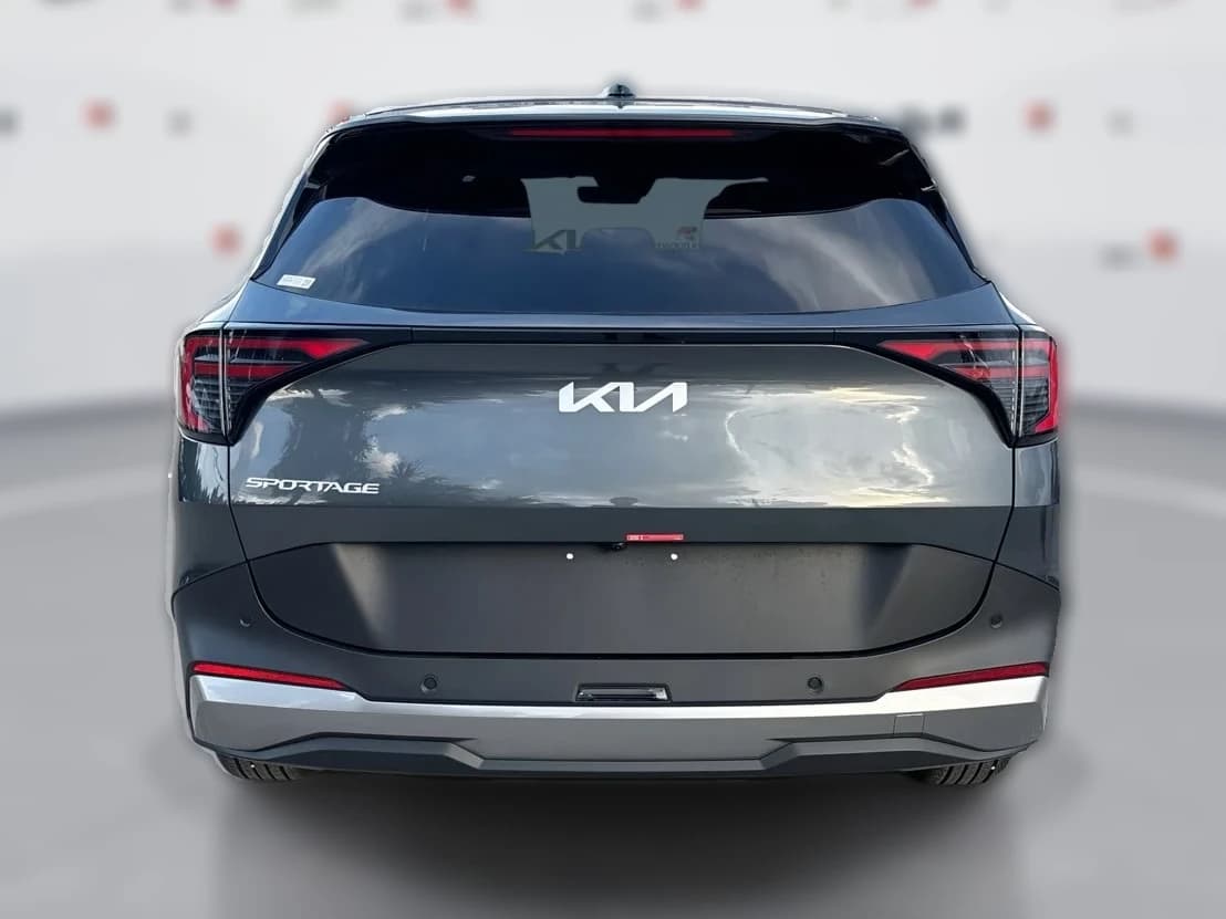 Kia Sportage LX FWD 2026 — side view