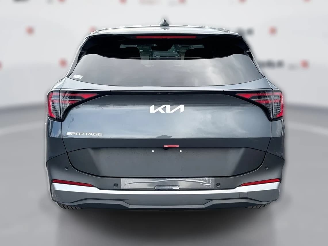 Kia Sportage LX FWD 2026 — side view