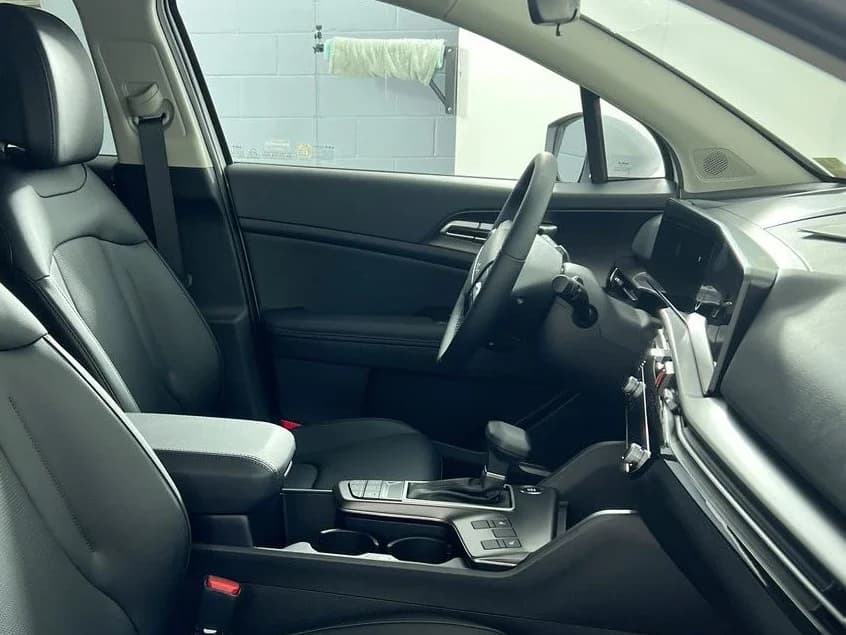 Kia Sportage EX FWD 2026 — side view