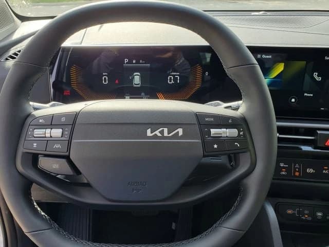 Kia Sportage EX FWD 2026 — side view