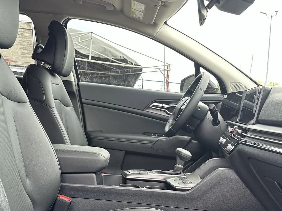 Kia Sportage EX FWD 2026 — side view