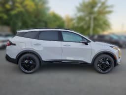 Kia Sportage Plug-In Hybrid X-Line AWD 2027 — side view