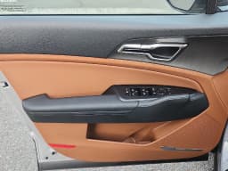 Kia Sportage Plug-In Hybrid X-Line AWD 2027 — side view
