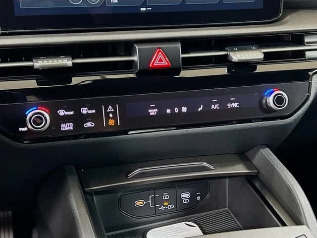 Kia Sportage Plug-In Hybrid X-Line AWD 2026 — side view