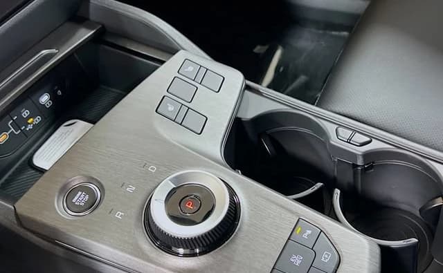 Kia Sportage Plug-In Hybrid X-Line AWD 2026 — side view