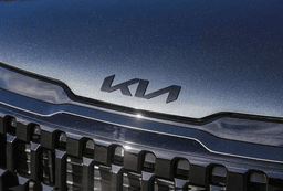 Kia Sportage Plug-In Hybrid X-Line AWD 2026 — side view
