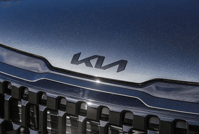 Kia Sportage Plug-In Hybrid X-Line AWD 2026 — side view