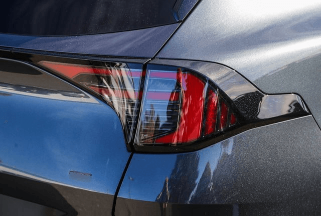 Kia Sportage Plug-In Hybrid X-Line AWD 2026 — side view