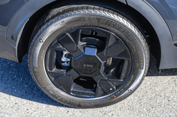 Kia Sportage Plug-In Hybrid X-Line AWD 2026 — side view