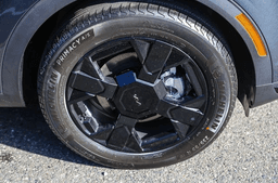 Kia Sportage Plug-In Hybrid X-Line AWD 2026 — side view