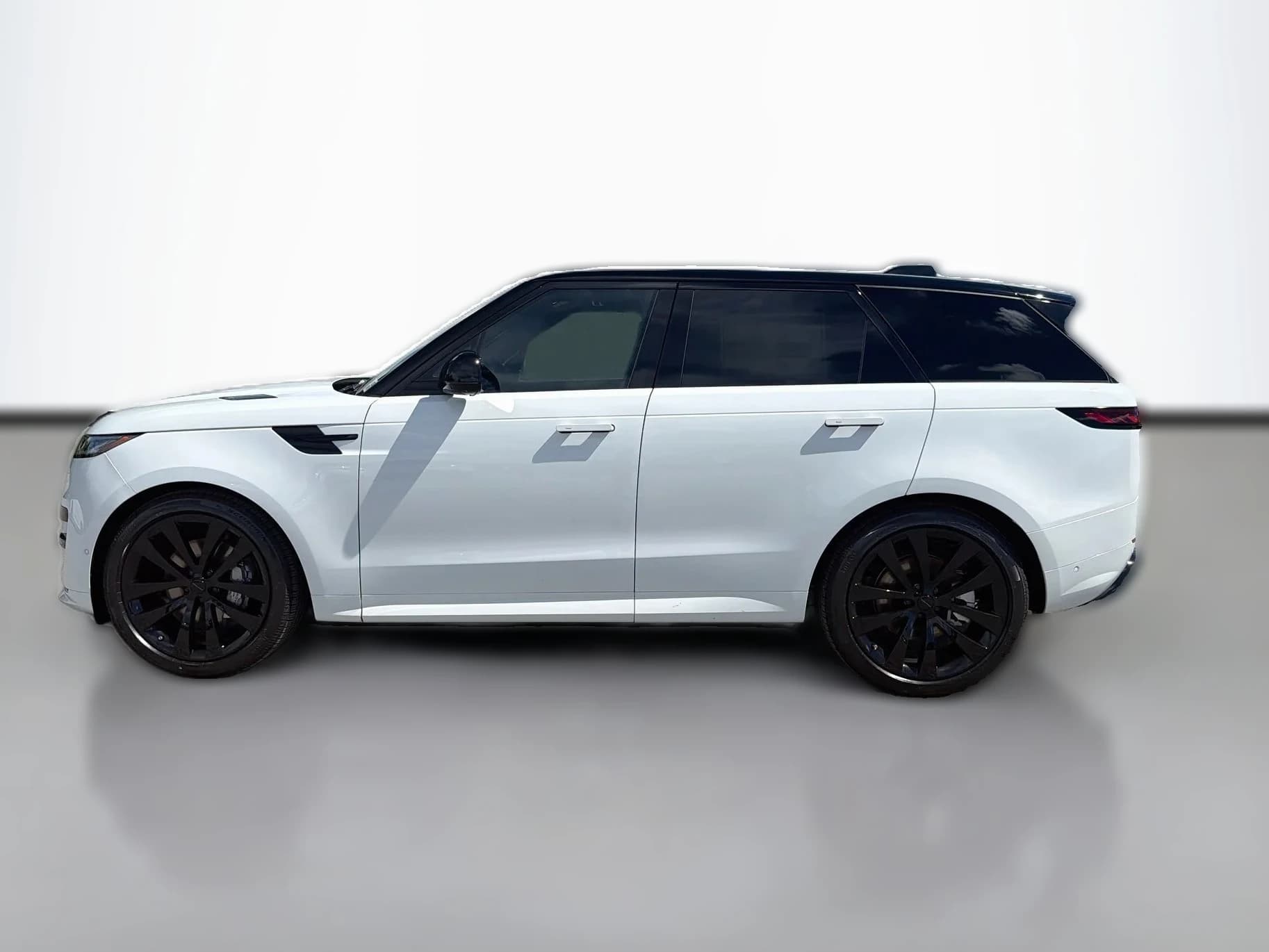 Land Rover Range Rover Sport Dynamic SE P400 2026 — side view