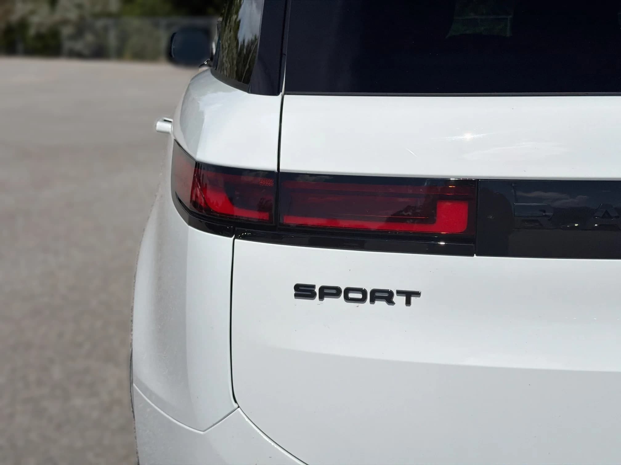 Land Rover Range Rover Sport Dynamic SE P400 2026 — side view