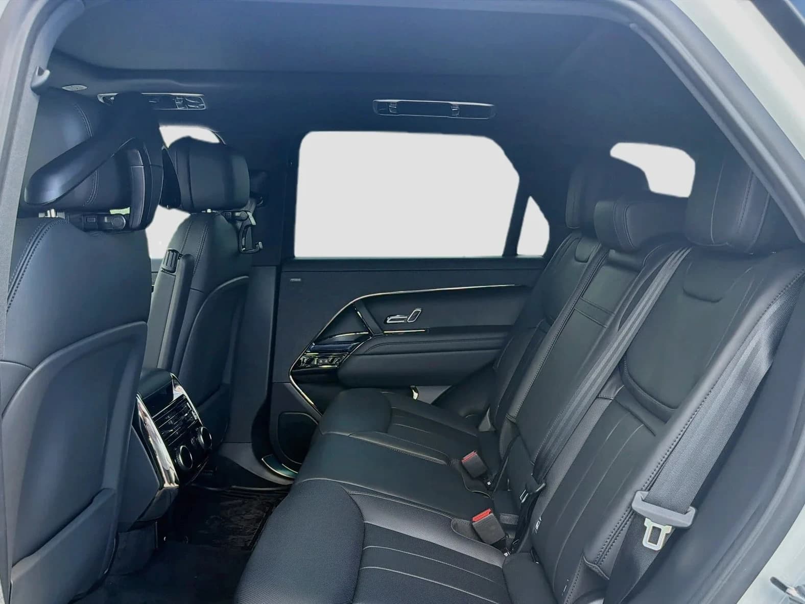 Land Rover Range Rover Sport Dynamic SE P400 2026 — side view