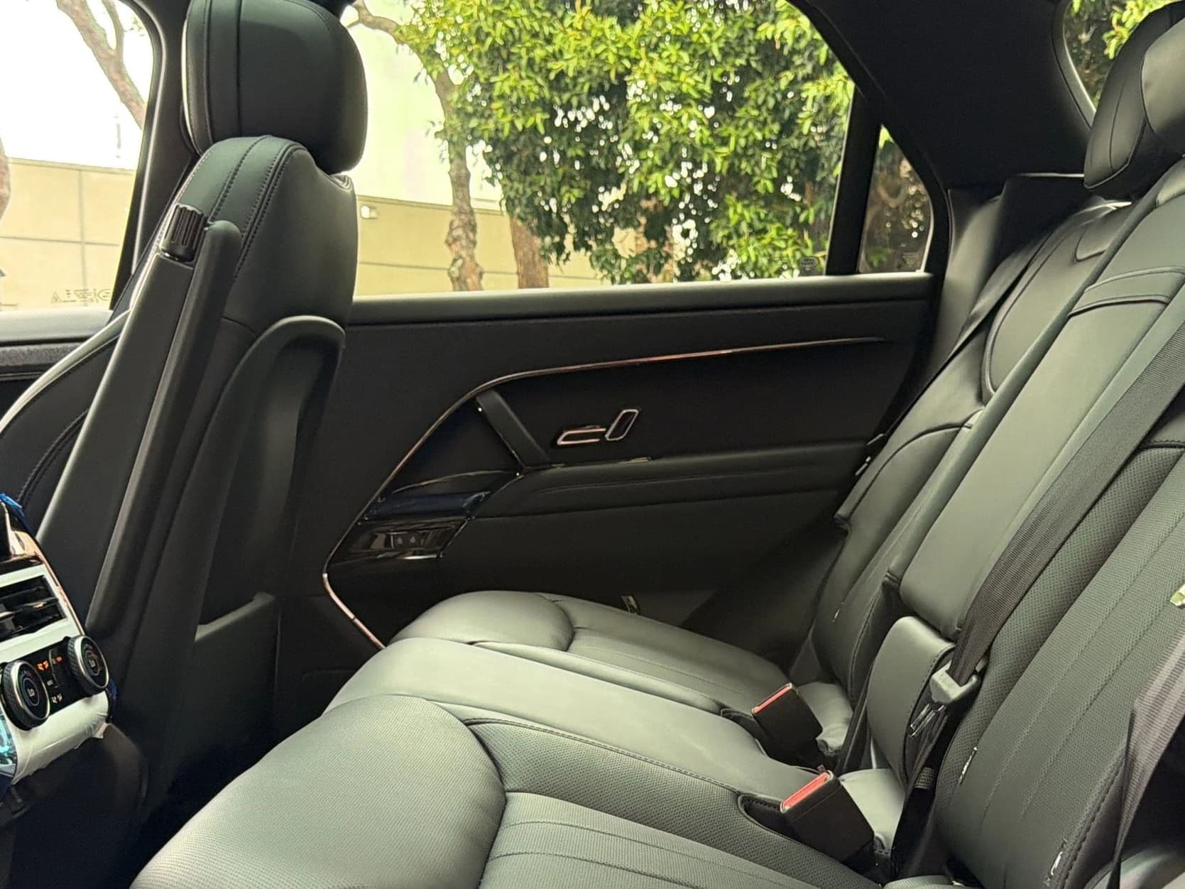 Land Rover Range Rover Sport SE P360 2026 — side view