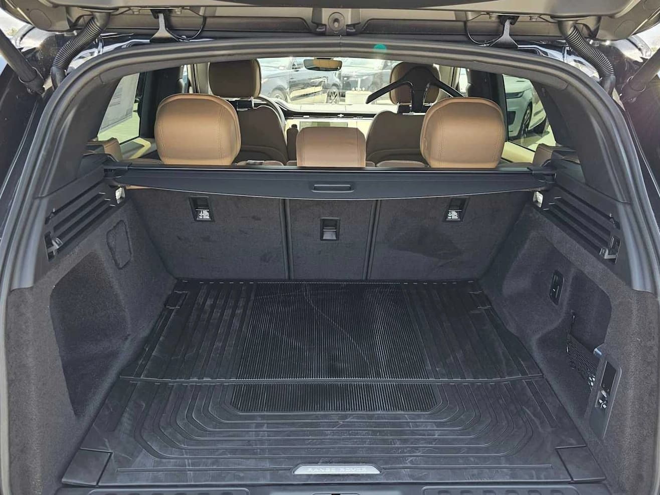 Land Rover Range Rover Sport SE P360 2026 — side view