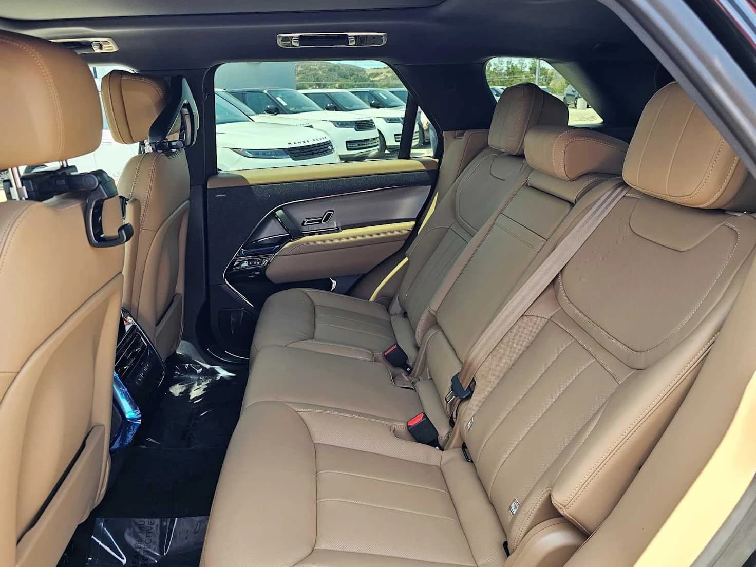 Land Rover Range Rover Sport SE P360 2026 — side view