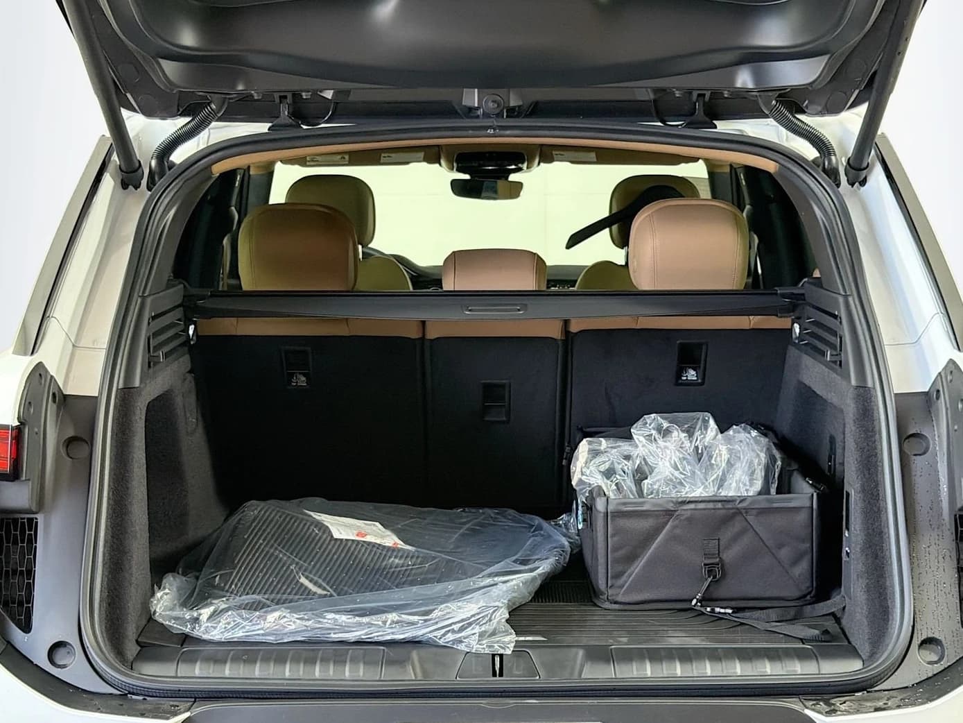 Land Rover Range Rover Sport SE P360 2026 — side view
