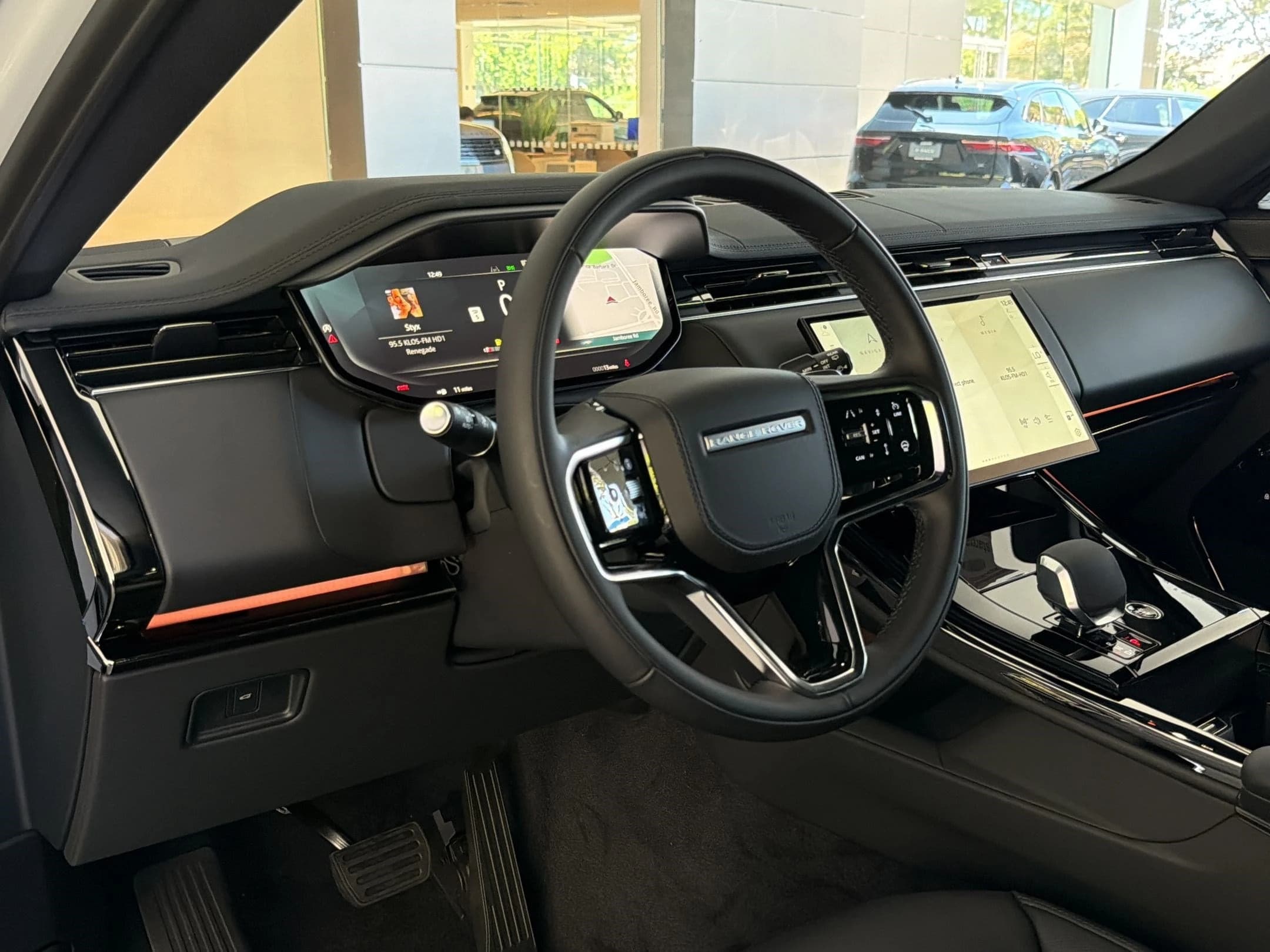 Land Rover Range Rover Sport SE P360 2026 — side view