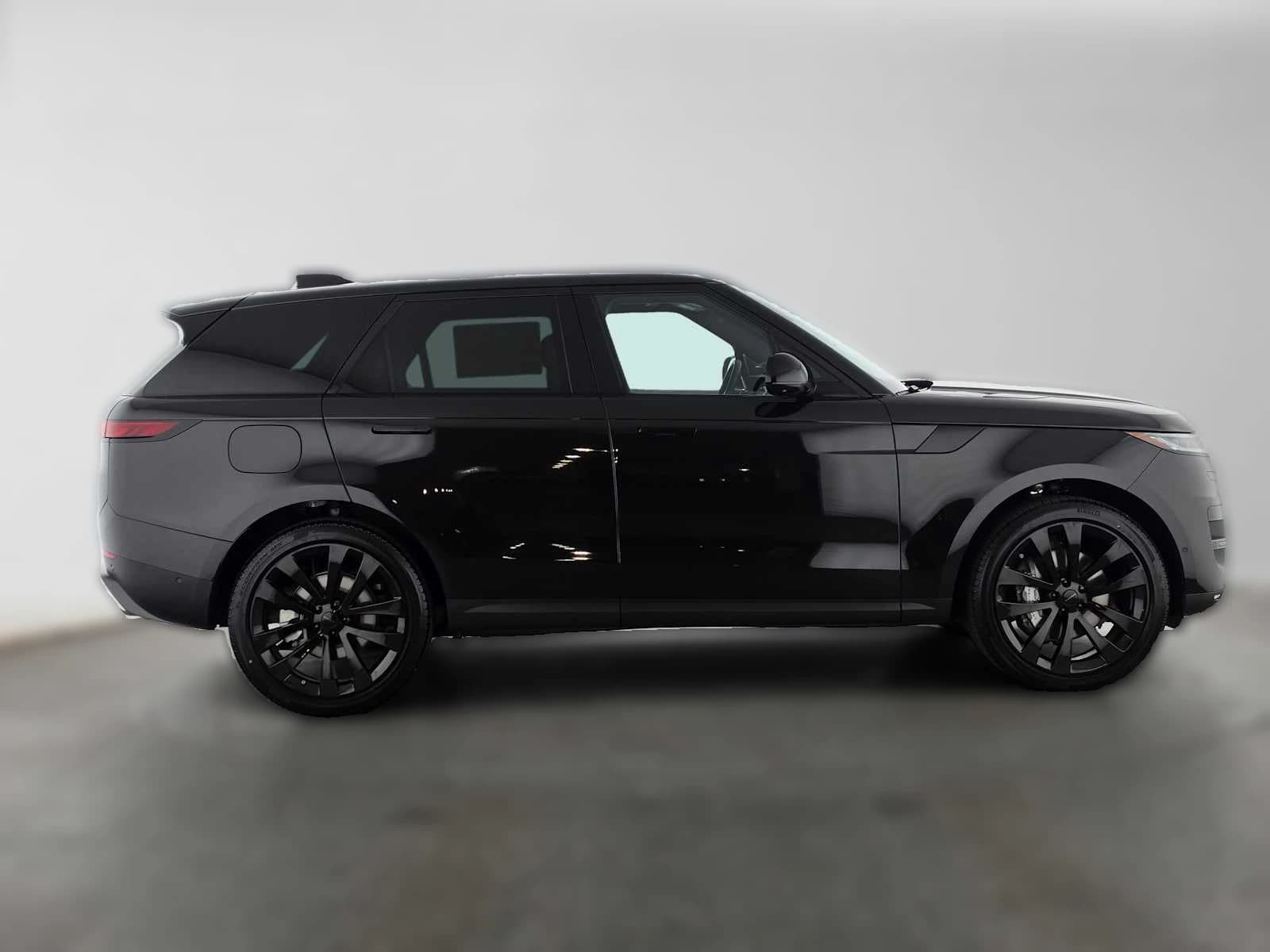 Land Rover Range Rover Sport SE P360 2026 — side view