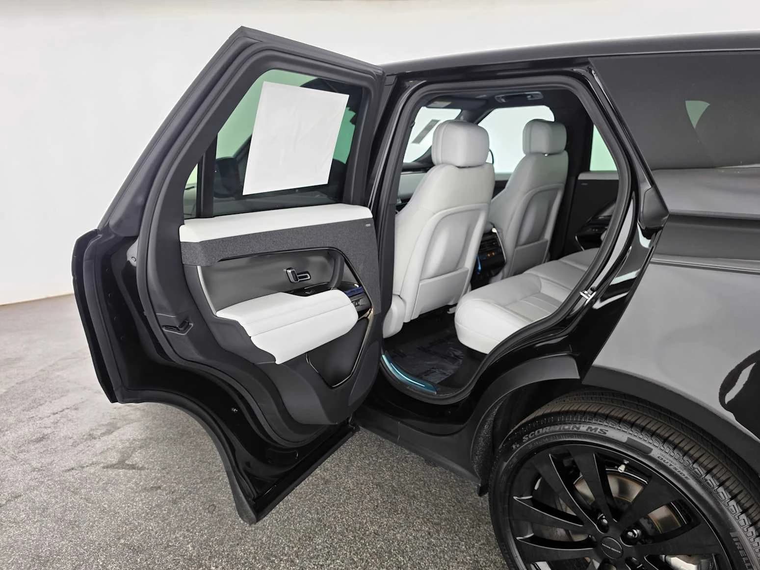 Land Rover Range Rover Sport SE P360 2026 — side view