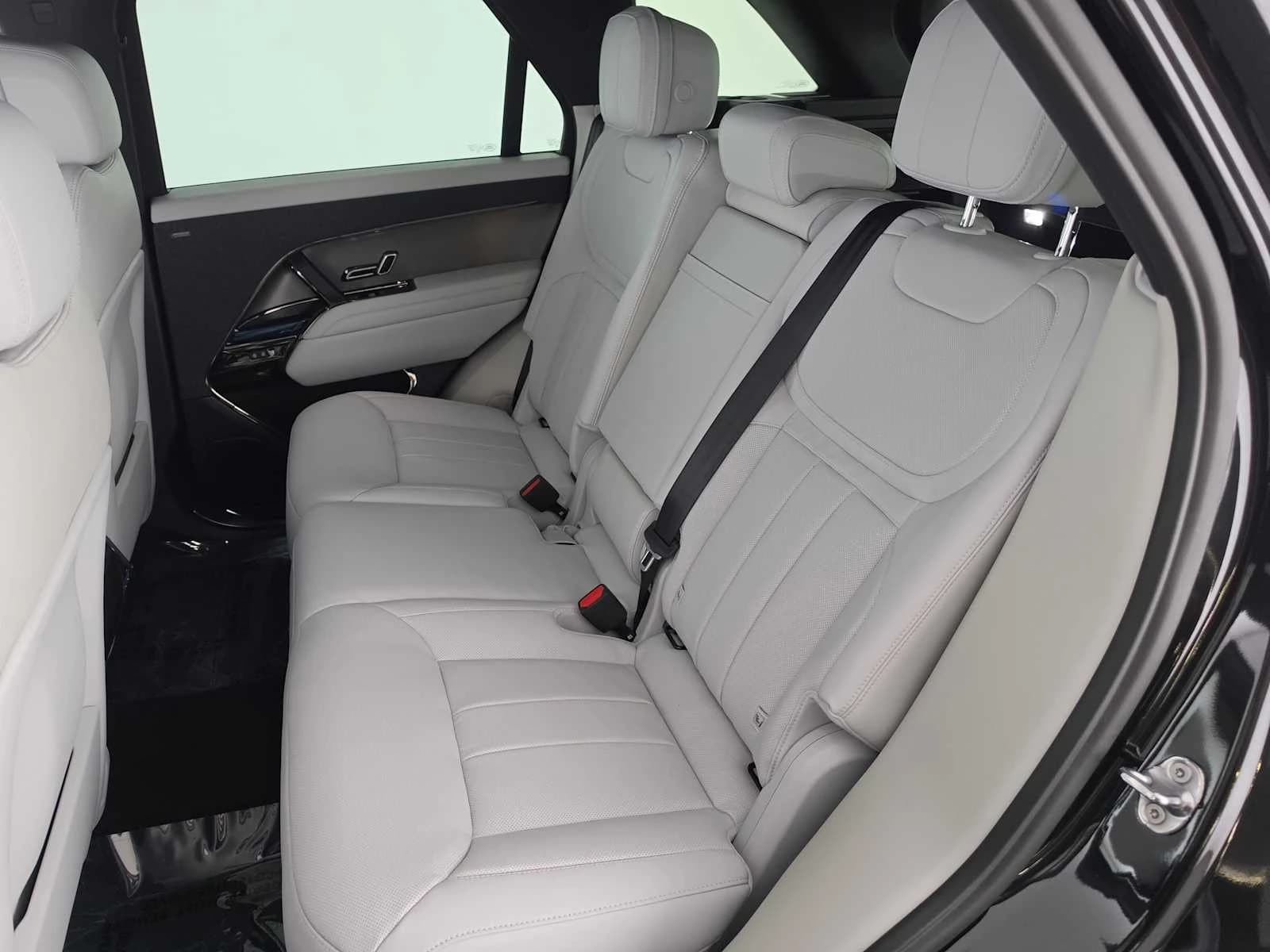Land Rover Range Rover Sport SE P360 2026 — side view