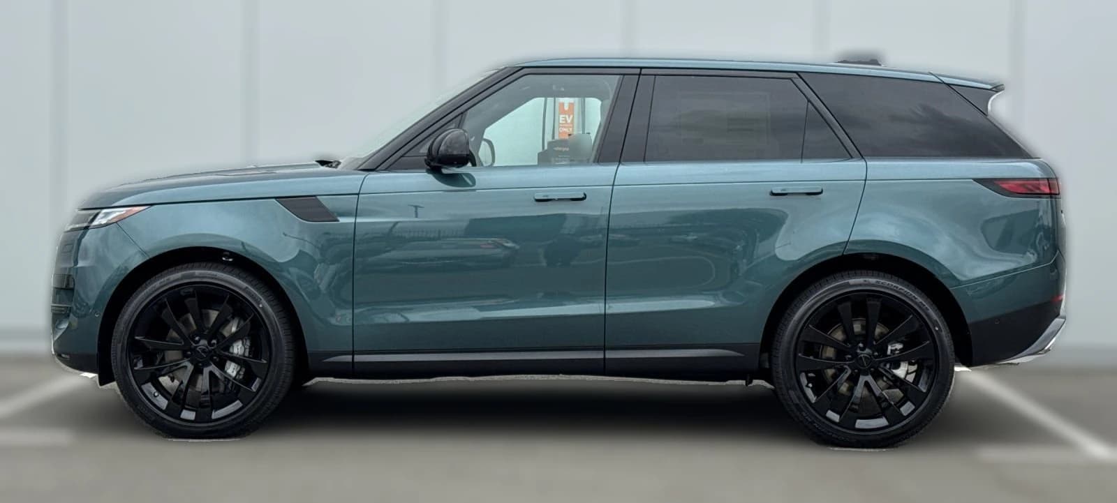 Land Rover Range Rover Sport SE P360 2026 — side view